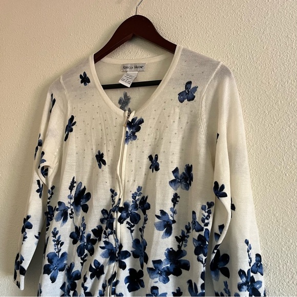Rebecca Malone Blue and White Floral Zip Up Sweater Size Medium - Picture 1 of 8